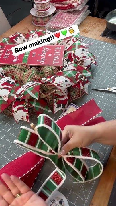 Make A Tree Topper, Things To Do With Grandkids, Bow Making Tutorials, Christmas Tree Topper Bow, Make A Bow, Tree Topper Bow, Make Bows, Crochet Xmas, Bow Tutorial