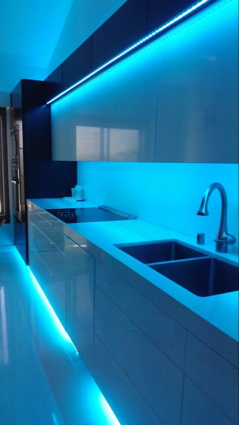 White Kitchen With Led Lights, Kitchen Decor Led Lights, Led Lights Kitchen Ideas, Led Lights In House, Led In Kitchen, Led Countertops, Led Lights In Kitchen, Kitchen With Led Lights, Led Apartment