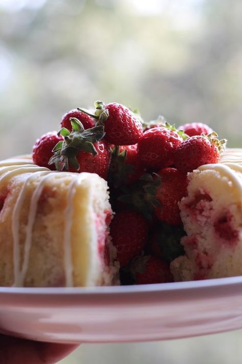 Strawberry Bundt Cake, Bake With Shivesh, Bunt Cake Recipe, Strawberry Lemon Cake, Blueberry Bundt Cake, Bundt Recipes, Lemon Bundt Cake, Mini Bundt Cakes, Salty Cake