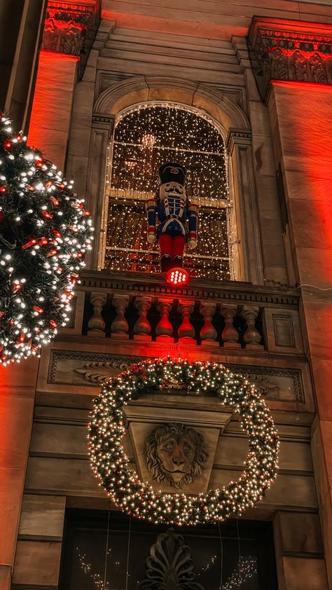 #travel #scotland #edinburgh #photography #christmas #decor #magic Edinburgh Aesthetic Christmas, Christmas In Edinburgh Scotland, Scotland Christmas Aesthetic, Edinburgh Scotland Christmas, Christmas Edinburgh, Christmas Scotland, Edinburgh Winter, Christmas In Scotland, Scotland Christmas