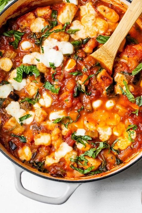 Eggplant Gnocchi, Caprese Gnocchi, Healthy Gnocchi, Vegetarian Gnocchi, Eggplant Caprese, Cheesy Eggplant, Caprese Recipes, Happy Eating, Skinnytaste Recipes