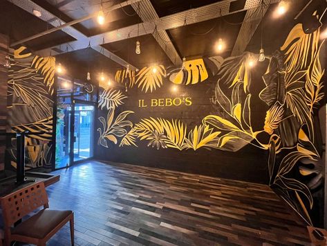 Elegant restaurant nature themes gold and black mural Murals Restaurant, Restaurant Murals, Restaurant Mural, Hand Painted Murals, Mural Cafe, Elegant Restaurants, Artistic Painting, Interior Paintings, Interior Painting