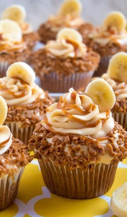 Caramel Cream Cheese Frosting, Cupcakes With Caramel, Cream Filled Cupcakes, Sweet Banana Bread, Banana Caramel, Caramel Cupcakes, Banana Cupcakes, Caramel Recipes Sauce, Caramel Cream