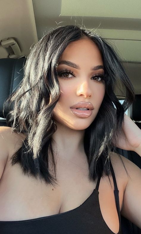 Long Bob Latina, Black Latina Hair, Short Hairstyle Women Black Hair, Brown Latina Hair, Latina Bob Haircut, Baddie Short Hair, Latina Haircuts, Latina Hairstyles Short, Makeup With Black Hair