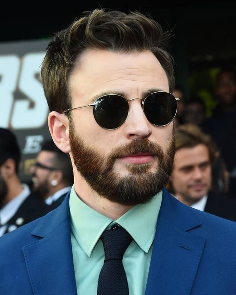 Men's Fashion & Style (@fashionbeanscom) • Instagram photos and videos Chris Captain America, Christopher Robert Evans, Steven Grant Rogers, Christopher Evans, Robert Evans, Chris Evans Captain America, Jeremy Renner, Avengers Endgame, Steve Rogers