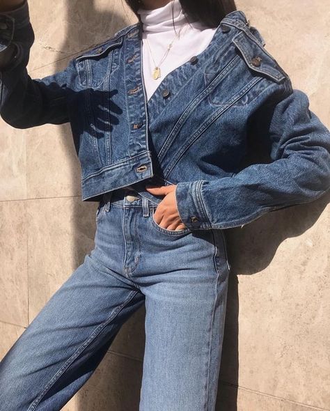 Denim Jacket With Jeans, 2018 Outfits, Denim Shirt Outfit, Looks Jeans, Trendy Swimwear, Outfit Jeans, Double Denim, Minimal Chic, Outfit Winter