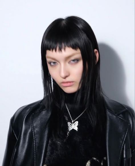 Slight Mullet, Bangs Design, Streetwear Shoot, Female Haircut, Woman Long Hair, Minimalist Goth, New Hair Look, Fun Hairstyles, Unique People