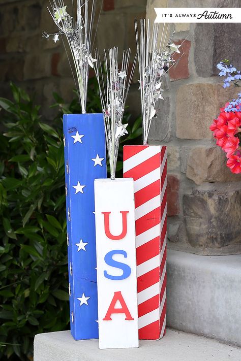 Wooden fireworks porch decorations. 4x4 Wood Crafts, Fouth Of July Crafts, Wooden Firecrackers, Summer Wood Sign, Diy Porch Decor, Patriotic Diy, Painted Post, Porch Decorations, Diy Front Porch