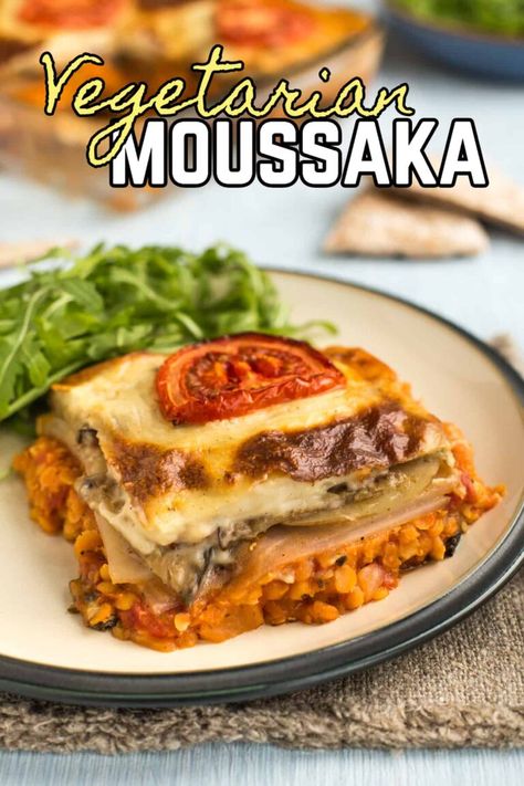 Vegetarian moussaka - a classic Greek dish made with aubergine and lentils in a rich tomatoey sauce. The perfect healthy vegetarian comfort food! #moussaka #vegetarianmoussaka #greekfood Veggie Moussaka, Vegetarian Moussaka, Veggie Mains, Moussaka Recipe, Vegetarian Comfort Food, Greek Dishes, Vegetarian Dinners, Easy Cheesy, Vegetarian Recipes Easy