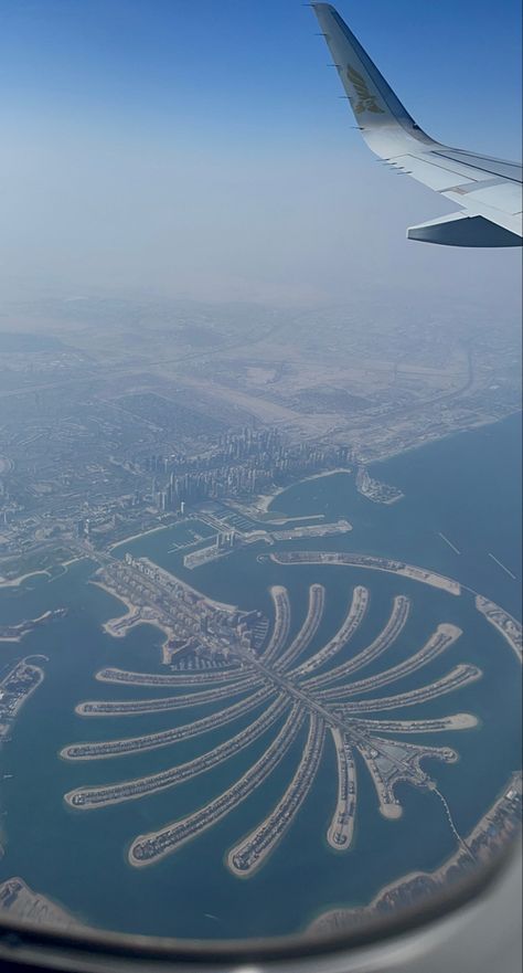 Dubai Airplane View, Dubai From Plane, Airplane Dubai, Dubai Aesthetic Photography, Emirati Lifestyle, Dubai Flight, Skydiving In Dubai, Uae Aesthetic, Travel Instagram Ideas