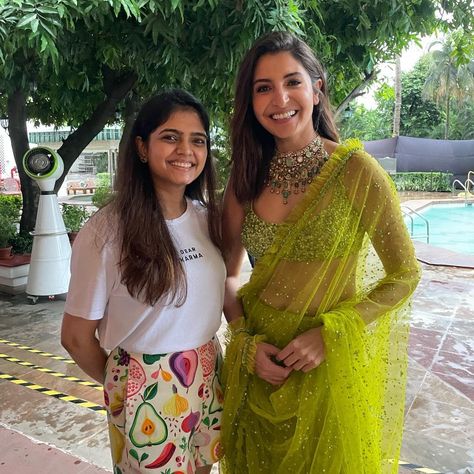 Anushka Sharma Traditional, Anushka Sharma Saree, Haldi Ceremony Outfit, Mehendi Outfit, Mehndi Dress, America Outfit, Indian Outfits Lehenga, Latest Dress Design, Indian Dresses Traditional