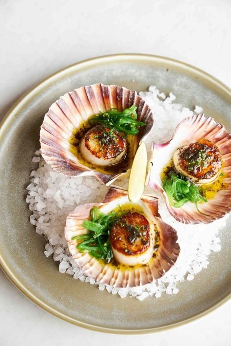 Scallops Aesthetic, Scallops Photography, Fish Photoshoot, Butter Scallops Recipe, Seaweed Recipe, Terrace Photo, Scallop Recipe, Butter Scallops, Gastronomic Food