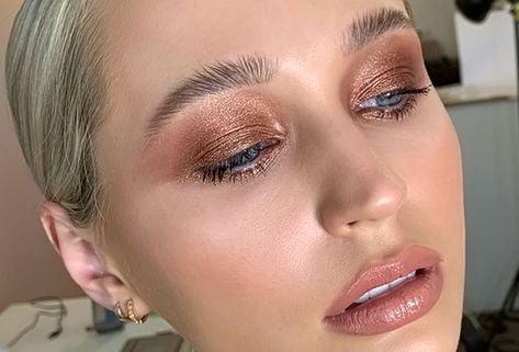 The Best Cream Eyeshadows In Australia | BEAUTY/crew Best Cream Eyeshadow, Natural Eyeshadow Looks, Fashion Quiz, Bronze Eyeshadow, Eyeshadow For Blue Eyes, Eyeshadow Pencil, Bobbi Brown Makeup, Best Eyeshadow, Mac Eyeshadow