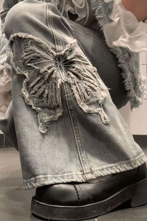 butterfly jeans, grunge aesthetic outfit Butterfly Outfit Aesthetic, Brianne Tju, Y2k Flare Jeans, Butterfly Jeans, Butterfly Clothes, Jeans Grunge, Butterfly Aesthetic, Butterfly Shoes, Egirl Outfits