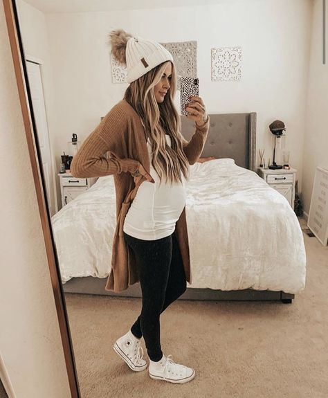 Fall And Winter Maternity Outfits, Pregnancy Winter Outfits, Mom Outfits Winter, Gender Reveal Outfit, Pregnant Women Fashion, Pregnancy Fashion Winter, Fall Maternity Outfits, Casual Maternity Outfits, Winter Maternity Outfits