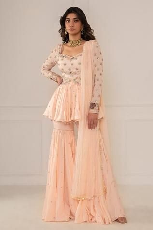 Diwali Outfit Ideas For Women 2024, Peplum Gharara, Plazo Kurti, Sharara Dress, Diwali Ideas, Outfit Traditional, Desi Fits, Sharara Designs, Suit Styles