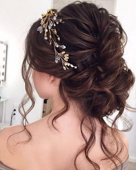 Pretty messy bun with hair ornament for wedding. See more on wedmegood.com  #wedmegood #indianwedding #indianbride #bridalbun #hair #hairstyles #floral #floralhairstyle #bridalhairstyle #bridalhair #hairstyleideas #hairstyles2018 #hairornaments #ornament #messybun #messyupdo #messybuns #messyupdo Pearl Hair Pin Wedding, Pearl Headband Wedding, Pearl Hair Piece, Bridal Hair Pins Pearl, Pearl Hair Vine, Bridal Bun, Bridal Hair Headpiece, Wedding Hair Styles, Wedding Hair Inspiration