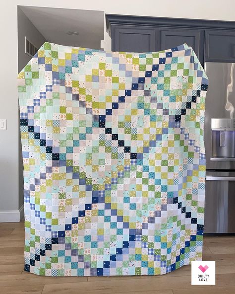 This stunning, scrappy Trip Around the World quilt was made by Emily Dennis of quiltylove.com! Scrappy Trip Around The World, Stripe Quilt Pattern, Monochromatic Quilt, Trip Around The World Quilt, Around The World Quilt, Quilty Love, Low Volume Quilt, Granny Square Quilt, Chicken Quilt