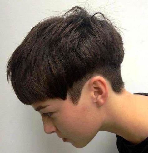 35 Trendiest Short Brown Hairstyles and Haircuts to Try Short Brown Hairstyles, Smart Hairstyles, Oblong Face Hairstyles, Heavy Bangs, Gray Highlights, The Undercut, Haircuts To Try, Gray Hairstyles, Brown Hairstyles