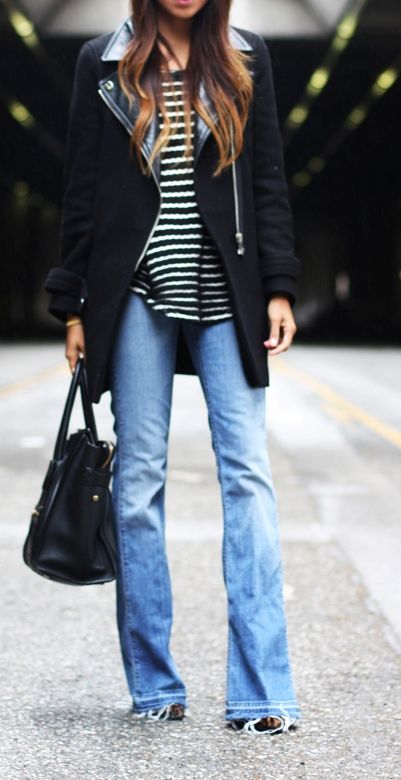 Stripes & boot cut jeans & I think those are cheetah shoes peeking out!? Looks Jeans, Red Beanie, Sincerely Jules, Neue Outfits, Outfit Jeans, Fashion Blogger Style, Looks Style, Mode Inspiration, Denim Outfit