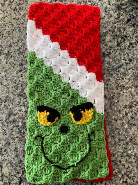 Crochet Grinch Scarf Free Pattern, Snowman Scarf Pattern, Christmas Crochet Scarf, Grinch Scarf, Christmas Scarf Crochet, Scarf Pattern Design, C2c Patterns, Crochet Scarf For Beginners, Crochet C2c Pattern