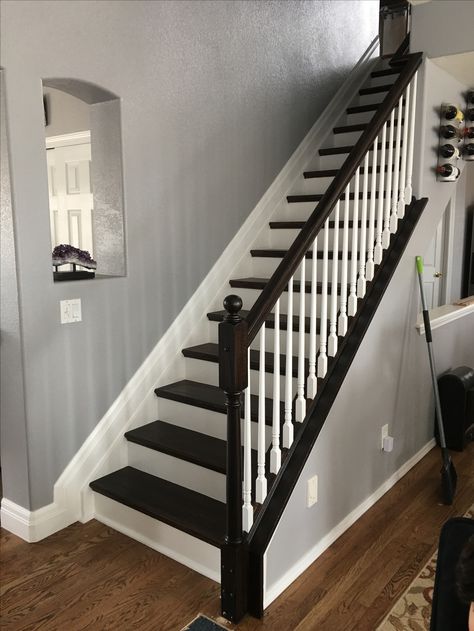 Black And White Spindle Staircase, Dark Bannister Light Floor, Black Stairs Grey Walls, Modern Black And White Staircase, Stair Paint Ideas, Black And Grey Stairs, Black Steps Stairways, Black Stair Banister, Black And White Stairs Painted