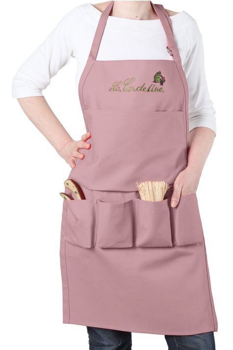 Beauty Salon Uniform Ideas, Salon Uniform, Apron Pattern Free, Kids Salon, Fashion Apron, Diy Apron, Chef Uniform, Apron Sewing Pattern, Beauty Room Design