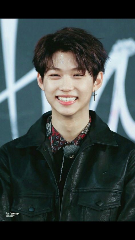 Aww straight from debut Felix ❤️ Felix Younger Skz, Felix Before Debut, Young Felix Skz, Felix Natural Hair, Felix Old Photos, Short Brown Hair, Pre Debut, Lee Felix, Felix Stray Kids