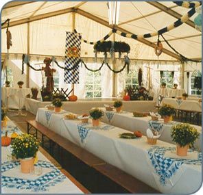 Deko Ziewer Octoberfest Party Ideas, German Decor, Octoberfest Party, German Party, Oktoberfest Decorations, Golden Furniture, October Fest, Oktoberfest Food, Baby Room Neutral