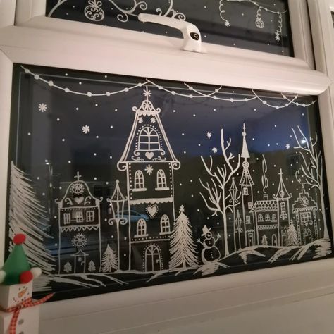 Chalk Windows Christmas, House Chalkboard Ideas, Christmas Window Art Template, White Chalk Window Art Christmas, Chalk Marker Window Christmas, Christmas Village Window Painting, Christmas Window Template, White Christmas Window Painting, Chalk Pen Window Art