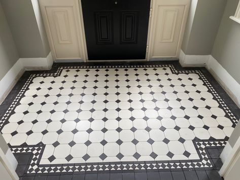 Mudroom Rug Ideas, Utility Tiles, Victorian Hallway Tiles, Asian Style Bedrooms, Outdoor Tiles Floor, Bathroom Remodel Plans, Black And White Flooring, Hall Tiles, Entryway Tile