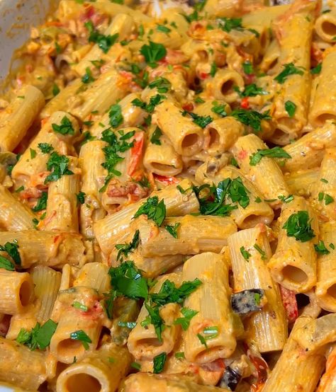 Creamy Baked Veggie Pasta Kids Vegetarian Meals, Easy Pasta Bake Recipes, Creamy Veggie Pasta, Vegan Creamy Pasta, Roasted Veggie Pasta, Pasta Recipes Vegetarian, Veggie Pasta Bake, Vegan Pasta Bake, Pasta With Vegetables