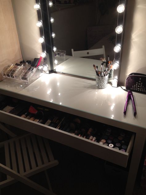 My new vanity area / makeup station. So pleased. Using parts mostly from ikea. Malm dressing table. musik lights fitted to a plug, kolja mirror and then used godmorgen make up storage as well as empty Asos boxes for organising the make up and finally a next candle holder for my brushes. Totally in love with this Hollywood mirror style. Romantic Disney, Vanity Set With Lights, Ikea Malm Dressing Table, Make Up Tafel, Disney Playlist, Malm Dressing Table, Lights Around Mirror, Ikea Vanity, Bedroom Vanity Set