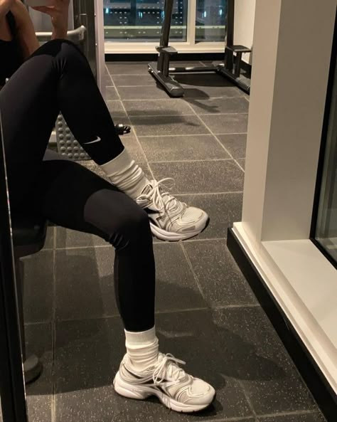 Workout Aesthetics, Gym Aesthetics, Winter Arc, Gymwear Outfits, Musa Fitness, Minimal Street Style, Gym Aesthetic, Minimalist Shoes, Trendy Dress Outfits