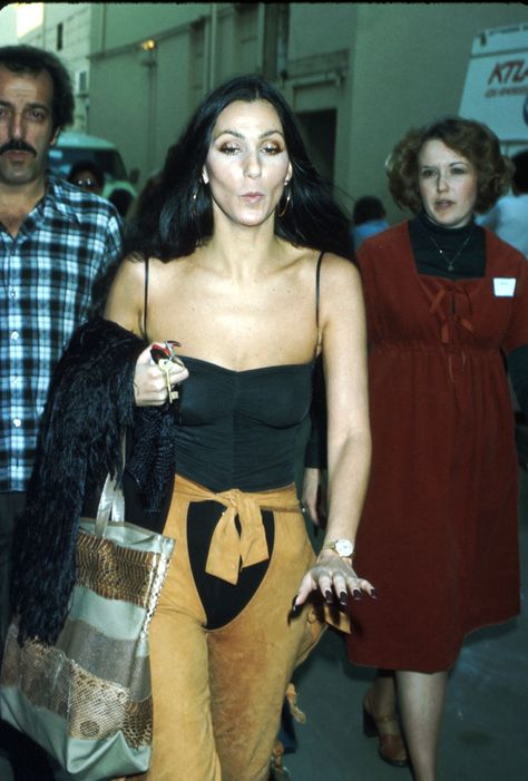 Cher, 1973. 70s Cher, Cher 70s, Cher Fashion, Cher Looks, Mode Disco, 1990 Style, Cher Outfits, Cher Photos, Disco Queen