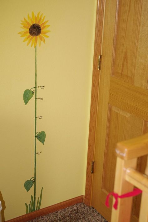 Nursery Growth Chart, Sunflower Room, Sunflower Nursery, Bee Nursery, Small Baby Room, Diy Kids Room Decor, Girl Nursery Themes, Sunflower Baby Showers, Baby Room Themes