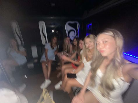 Limo/ party bus pictures Limo Party Aesthetic, Limo Ride Birthday Parties, Limo Pictures With Friends, Limo Pics, Limo Pictures, Late Night Car Rides Aesthetic With Friends, Cream Blonde Hair, Hoco Poses, Limo Party