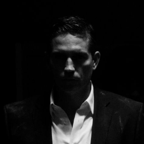 Person Of Interest John Reese, John Reese Person Of Interest, Person Of Interest Wallpapers, Interesting Gif, John Reese, Characters Inspiration, Man In A Suit, Sun Rising, Jim Caviezel