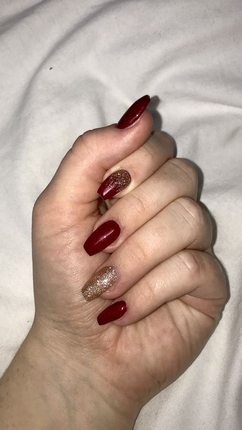 Red Golden Nails, Nails Red And Gold Glitter, Red And Golden Nails, Red And Gold Glitter Nails, Christmas Nails Red And Gold, Pageant Nails, Nails Red And Gold, Christmas Nails Red, Gold Gel Nails