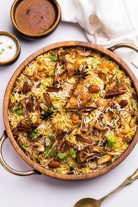 This Instant Pot jackfruit biryani (Kathal Biryani) is a tasty Indian, vegetarian rice recipe that is perfect for a weeknight dinner.  You can use mushrooms, paneer, asparagus or artichoke hearts instead of jackfruit in this recipe. Gluten-free and vegan-friendly. Kathal Biryani, Jackfruit Biryani, Vegetarian Rice Recipes, Vegetarian Rice, Jack Fruit, Jackfruit Recipes, Spiced Rice, Indian Rice, Masala Spice