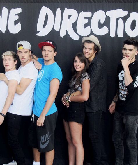 One direction meet and greet Prom Poses, One Direction Photos, Meet And Greet, Irish Boys, One Direction Humor, Nicole Scherzinger, Harry Styles Photos, Latest Celebrity News, I Love One Direction