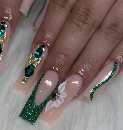 Green And Black Nail Designs, French Tips With Gems, Green And Black Nails, Green French Tips, Quince Nails, Prom Nails Silver, Quinceanera Nails, Emerald Nails, Black Nails With Glitter