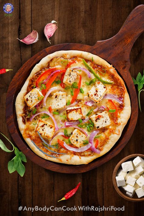 Honey Chilli Paneer Pizza Veg Pizza Recipe, Continental Cuisine, Paneer Pizza, How To Make Chilli, Pizza Healthy, Veg Pizza, How To Make Paneer, Chilli Paneer, Pizza At Home