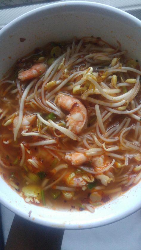 Fighting off a cold [I ate] extra spicy Shrimp Pho Spicy Pho, Shrimp Pho, Shrimp Thai, Light Dishes, Shrimp Soup, Healthy Food Recipes Clean Eating, Spicy Shrimp, Food Images, The Hub