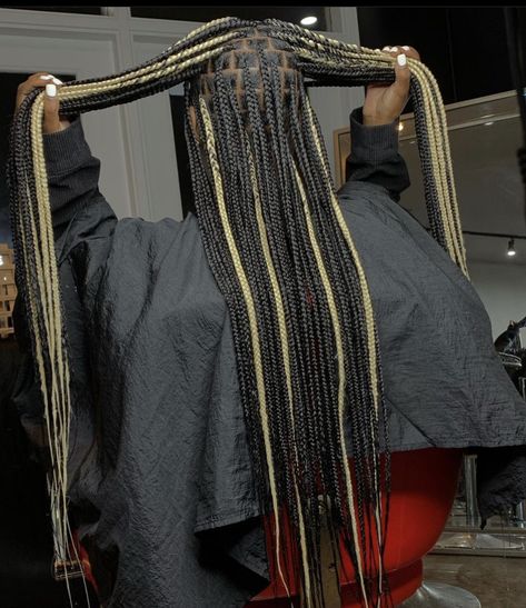 Long Peak A Boo Knotless Braids, Knotless Box Braids Medium Blonde Highlights, Black Braids With Highlights, Black And Blonde Peekaboo Braids, B2s Hairstyles, Blonde And Black Box Braids, Black And Blonde Knotless Braids, Colored Knotless, Black And Blonde Box Braids