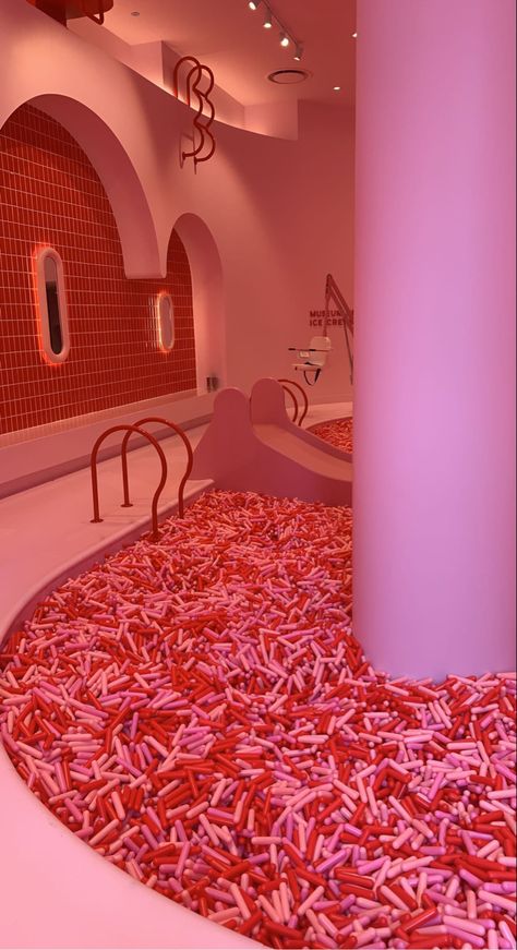 #sprinkles #chicago #icecreammaker #sweet #aesthetic Nyc Ice Cream Museum, Museum Of Ice Cream Singapore, Barbie Museum, Sprinkles Aesthetic, Museum Of Ice Cream Nyc, Candy Museum, Chicago Birthday, Nyc Ice Cream, Nyc Photo Ideas