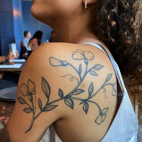 Rebecca Vincent Tattoo, Sweat Pea Tattoo, Sweet Pea Vine, Vincent Tattoo, June Holidays, Pea Tattoo, Rebecca Vincent, Lisa Tattoo, Sweet Pea Tattoo