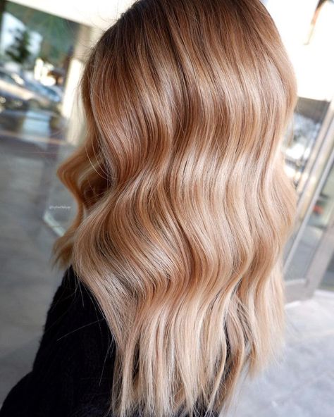 10 Best Strawberry Blonde Hair Ideas This Year 1 Natural Strawberry Blonde Hair, Strawberry Blonde Hair Ideas, Light Strawberry Blonde, Blonde Hair Ideas, Strawberry Blonde Hair Color, Strawberry Hair, Ginger Hair Color, Wella Hair, Strawberry Blonde Hair