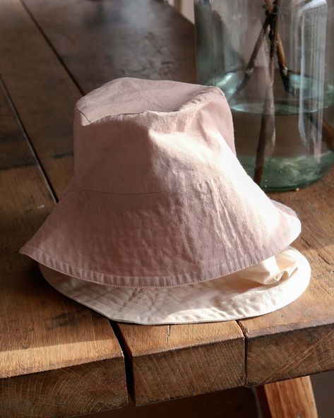 Stock up on summer accessories with this free bucket hat pattern and tutorial! Free Bucket Hat Pattern, Bucket Hat Sewing Pattern, Bucket Hat Tutorial, Bucket Hat Sewing, Ruffle Pillow Case, Hat Sewing Pattern, Pillow Cases Tutorials, Hat Sewing, Wide Brimmed Hat