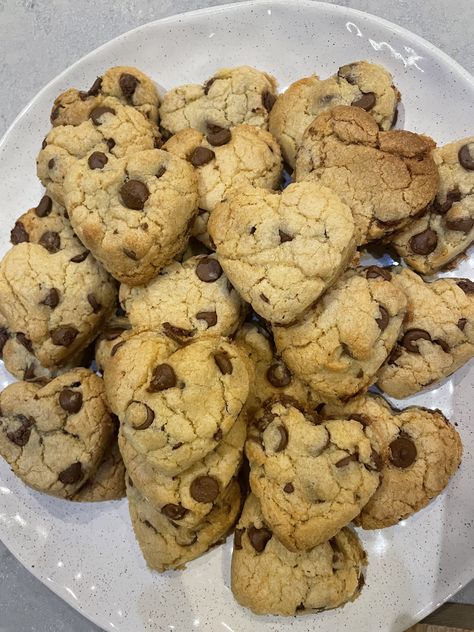 #cookies #heart #loveheart #loveheartcookies #biscuts #food #destert #snacks #aesthetic #inspo #inspiration #photoinspo Heart Shaped Chocolate Chip Cookies, Snacks Aesthetic, Plate Of Cookies, Cookies Heart, Heart Shaped Chocolate, Shaped Cookies, Heart Shaped Cookies, Heart Cookies, Chocolate Chip Cookies